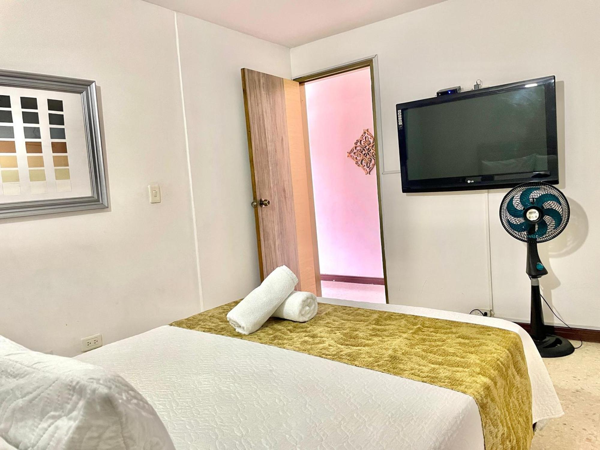 Hotel Torre Primavera Medellín Esterno foto
