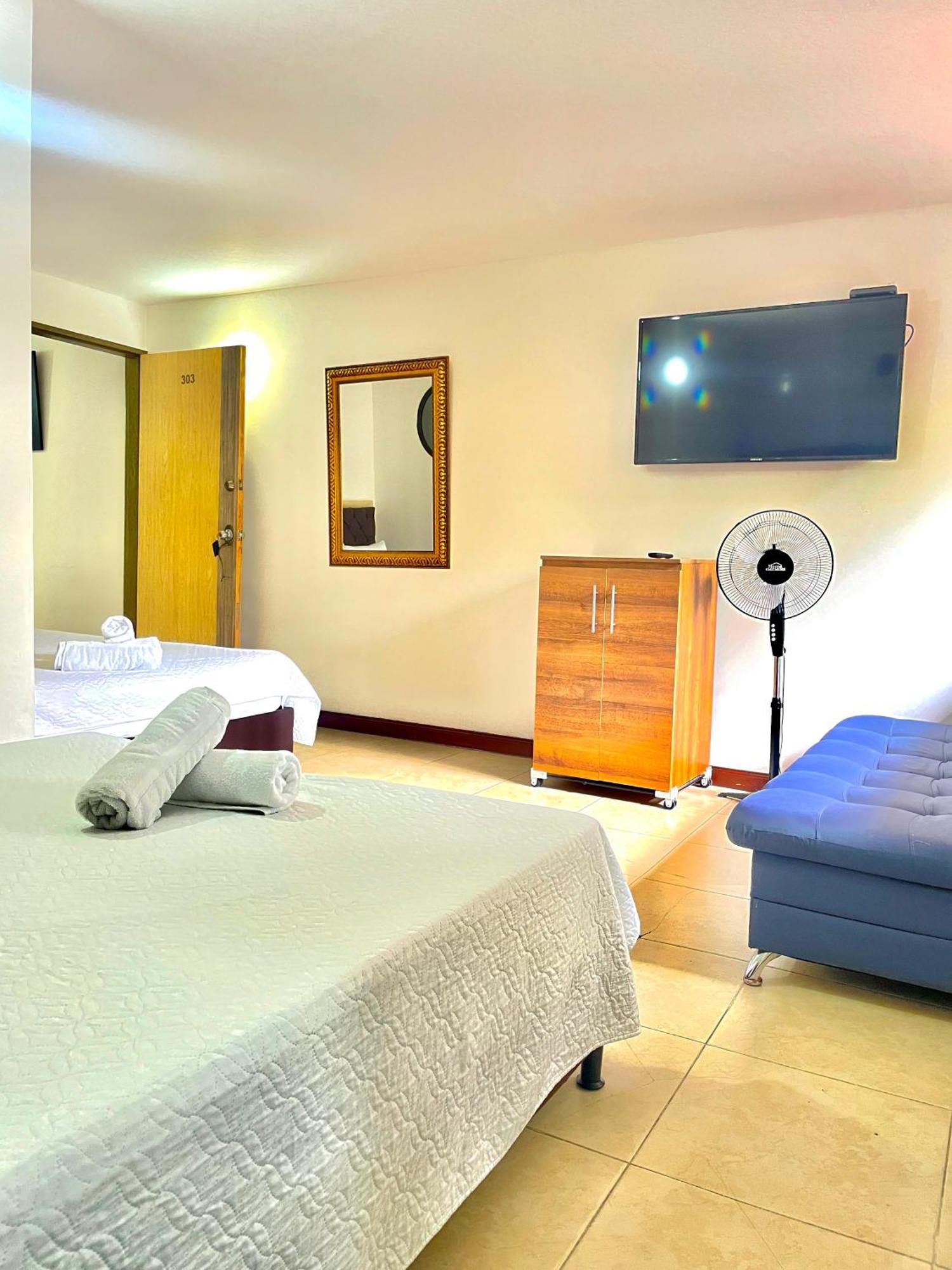 Hotel Torre Primavera Medellín Esterno foto