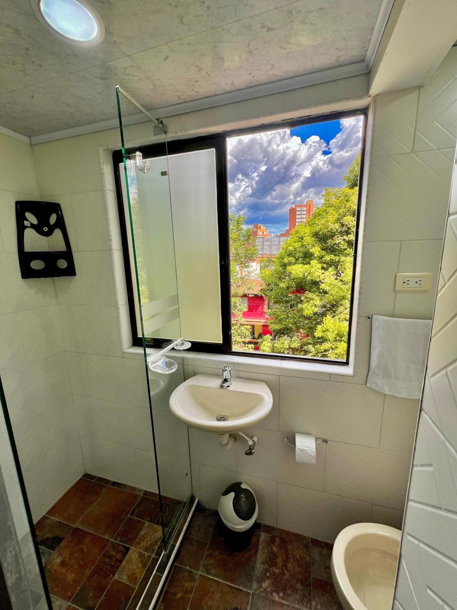 Hotel Torre Primavera Medellín Esterno foto